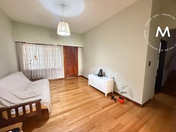 Casa en venta de 3 ambientes con patio y cochera - Villa Ballester