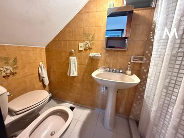 Casa en venta de 3 ambientes con patio y cochera - Villa Ballester