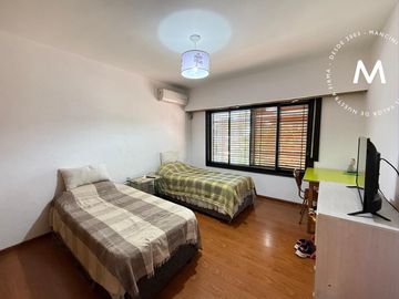 Casa en venta de 3 ambientes con patio y cochera - Villa Ballester