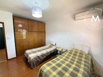 Casa en venta de 3 ambientes con patio y cochera - Villa Ballester