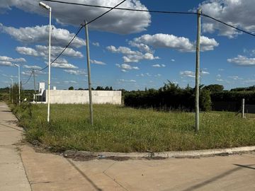 MUY BUEN TERRENO DE 450 M2 EN ESQUINA