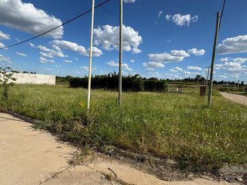 MUY BUEN TERRENO DE 450 M2 EN ESQUINA