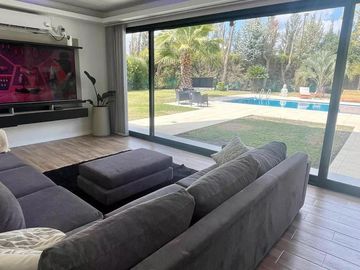 Casa de 5 amb. en  alquiler Temporal en Malibu Canning.