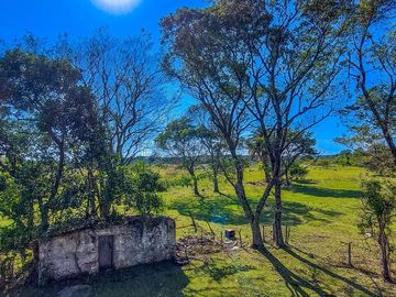 Oportunidad Terreno en Libertador Esquina Corrientes. 16 hectareas y casa de campo