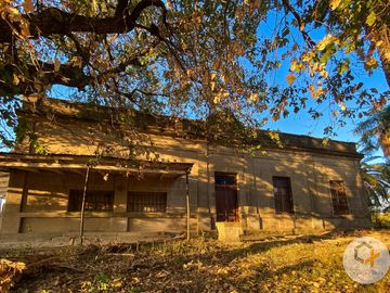Oportunidad Terreno en Libertador Esquina Corrientes. 16 hectareas y casa de campo