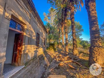 Oportunidad Terreno en Libertador Esquina Corrientes. 16 hectareas y casa de campo