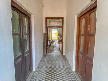 Oportunidad Terreno en Libertador Esquina Corrientes. 16 hectareas y casa de campo