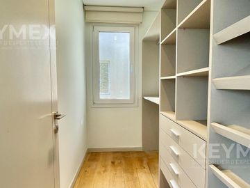 Alquiler anual Casa de lujo en Barrio cerrado El Yacht Nordelta muelle y marina propia seguridad 24h