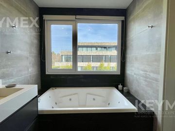 Alquiler anual Casa de lujo en Barrio cerrado El Yacht Nordelta muelle y marina propia seguridad 24h