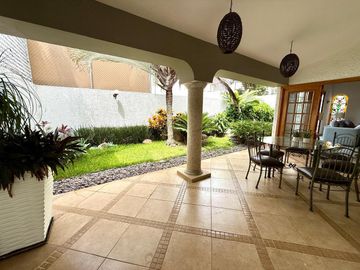 Casa en venta en coto esquina Naciones Unidas