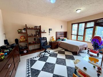 Casa en venta en coto esquina Naciones Unidas