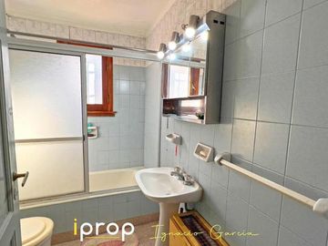 Fabulosa propiedad, ubicación céntrica inmejorable y un parque soñado. Única!!!