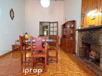 Fabulosa propiedad, ubicación céntrica inmejorable y un parque soñado. Única!!!