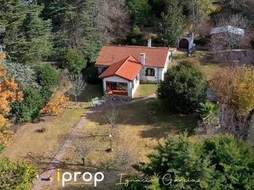 Fabulosa propiedad, ubicación céntrica inmejorable y un parque soñado. Única!!!