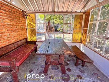 Fabulosa propiedad, ubicación céntrica inmejorable y un parque soñado. Única!!!