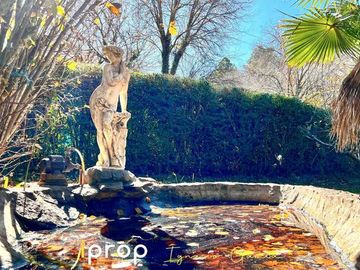 Fabulosa propiedad, ubicación céntrica inmejorable y un parque soñado. Única!!!