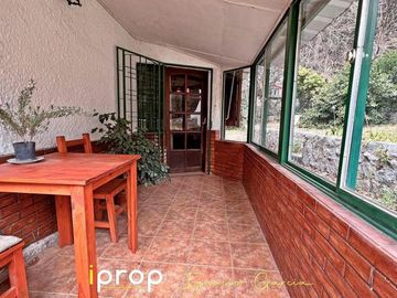 Fabulosa propiedad, ubicación céntrica inmejorable y un parque soñado. Única!!!