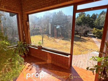 Fabulosa propiedad, ubicación céntrica inmejorable y un parque soñado. Única!!!