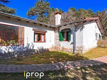 Fabulosa propiedad, ubicación céntrica inmejorable y un parque soñado. Única!!!