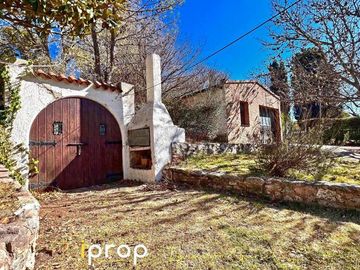 Fabulosa propiedad, ubicación céntrica inmejorable y un parque soñado. Única!!!