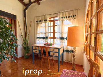 Fabulosa propiedad, ubicación céntrica inmejorable y un parque soñado. Única!!!