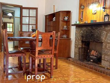 Fabulosa propiedad, ubicación céntrica inmejorable y un parque soñado. Única!!!