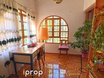 Fabulosa propiedad, ubicación céntrica inmejorable y un parque soñado. Única!!!