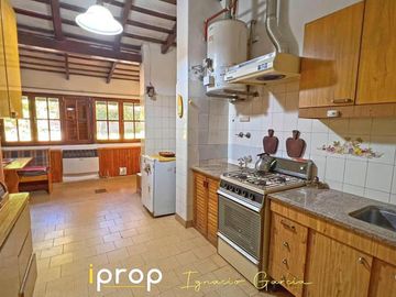 Fabulosa propiedad, ubicación céntrica inmejorable y un parque soñado. Única!!!