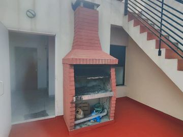 Monoambiente en venta. Contrafrente, balcón. Apto profesional. Pileta Granaderos al 600. Caballito