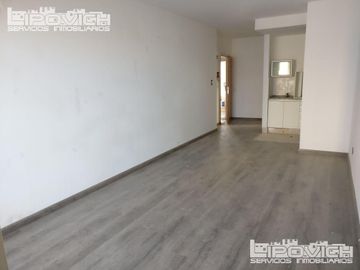 Monoambiente en venta. Contrafrente, balcón. Apto profesional. Pileta Granaderos al 600. Caballito