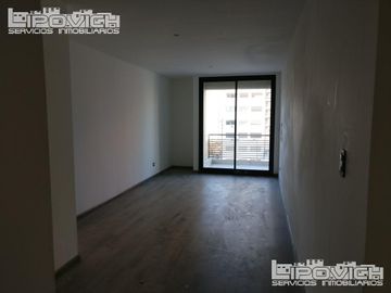 Monoambiente en venta. Contrafrente, balcón. Apto profesional. Pileta Granaderos al 600. Caballito