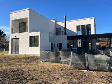 Casa en VENTA en Barrio Club de campo Prados del Oeste