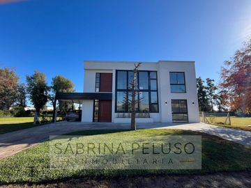 Casa en VENTA en Barrio Club de campo Prados del Oeste