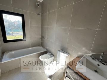 Casa en VENTA en Barrio Club de campo Prados del Oeste