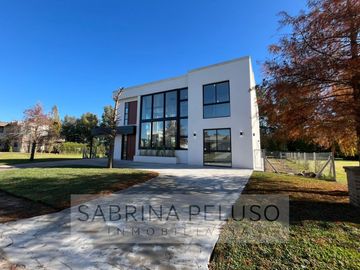 Casa en VENTA en Barrio Club de campo Prados del Oeste