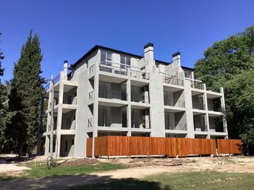 Venta - Departamento - 2 ambientes   -  Pilar -  balcón -  parrilla - pileta - cochera