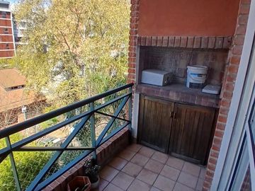 Sólido y luminoso depto con balcón al frente en excelente zona de Castelar Norte (2 cuadras de est)