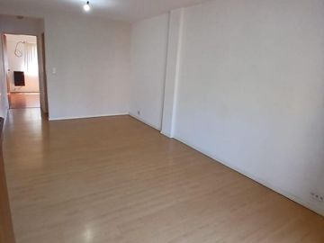 Sólido y luminoso depto con balcón al frente en excelente zona de Castelar Norte (2 cuadras de est)