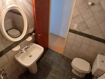 Sólido y luminoso depto con balcón al frente en excelente zona de Castelar Norte (2 cuadras de est)