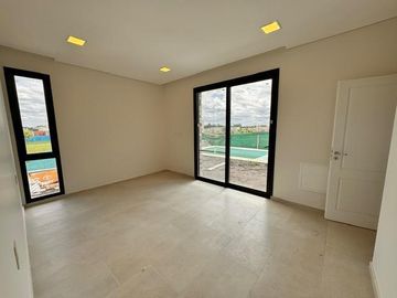 Casa con pileta en Santa Elisa, Pilar del este