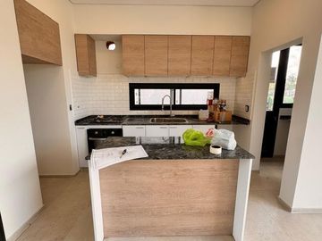 Casa con pileta en Santa Elisa, Pilar del este