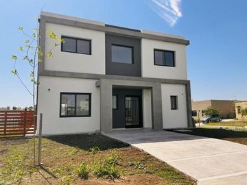 Casa con pileta en Santa Elisa, Pilar del este