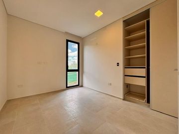 Casa con pileta en Santa Elisa, Pilar del este