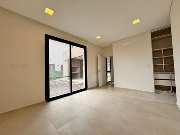 Casa con pileta en Santa Elisa, Pilar del este