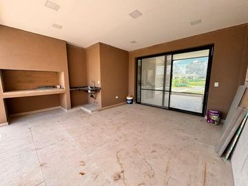 Casa con pileta en Santa Elisa, Pilar del este