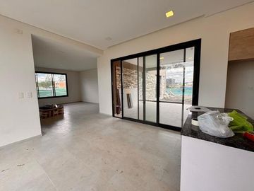 Casa con pileta en Santa Elisa, Pilar del este