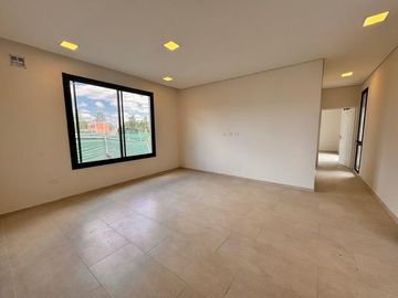 Casa con pileta en Santa Elisa, Pilar del este