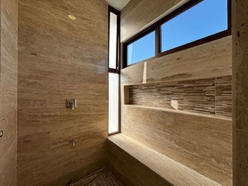 CASA EN VENTA EN PRIVADA PARQUE NATURA, CHOLUL