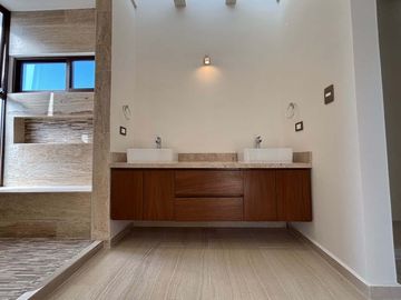 CASA EN VENTA EN PRIVADA PARQUE NATURA, CHOLUL