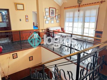 Casa en venta c/ cochera en Grand Bourg